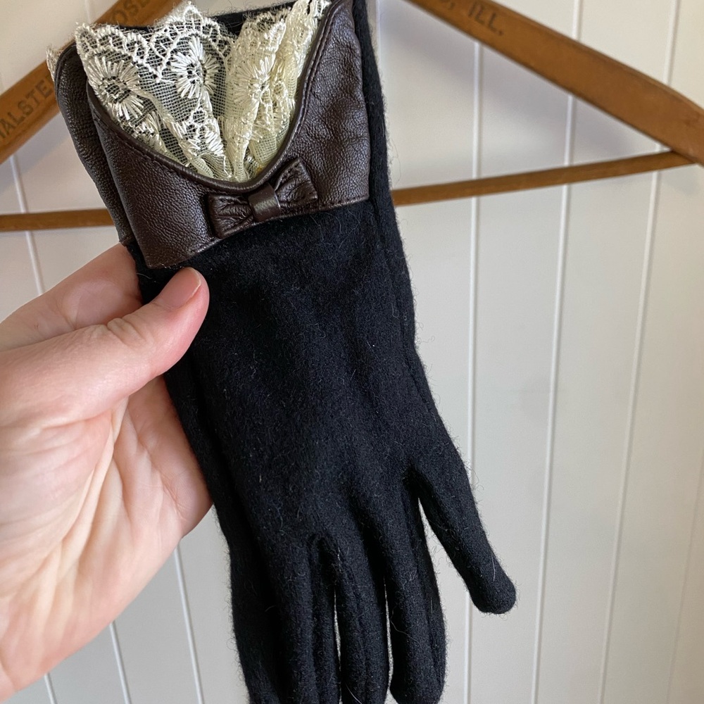 Black Wool Driving Gloves with Leather & Lace
